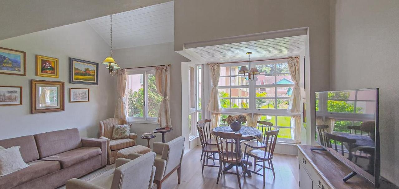 Duplex Floresta Negra - Sua Base Perfeita Em Gramado! Otima Localizacao Lagonegro 500M - 02 Quartos E 02 Banheiros Para Familia Em Condominio Fechad0, Cozinha Completa Com Garagem E Portaria 24H Exterior foto